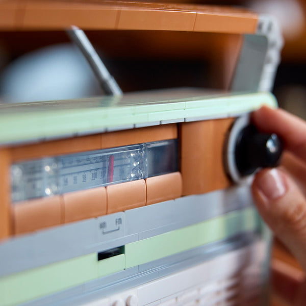 LEGO® ICONS™ Retro Radio