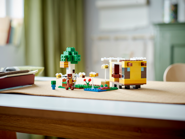 LEGO® Minecraft® The Bee Cottage