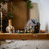 LEGO® Ideas Disney Hocus Pocus: The Sanderson Sisters’ Cottage