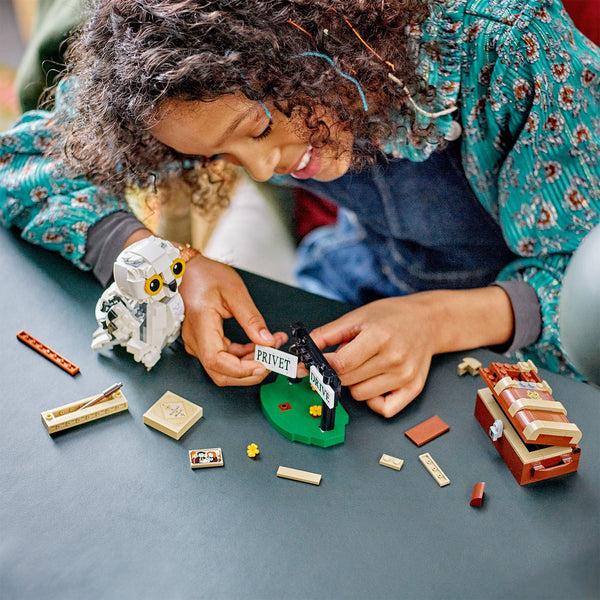 LEGO® Harry Potter™ Hedwig™ at 4 Privet Drive