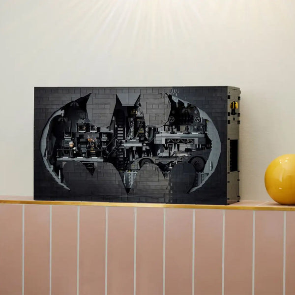 LEGO® DC Batman™ Batcave™ – Shadow Box