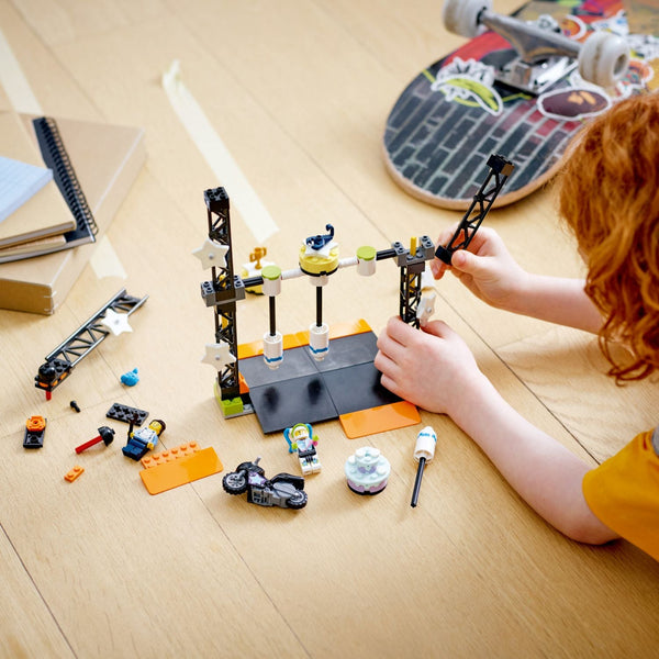 LEGO® City The Knockdown Stunt Challenge