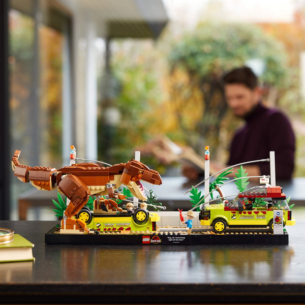 LEGO® Jurassic Park T. rex Breakout