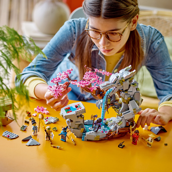 LEGO® NINJAGO® Dragon Stone Shrine