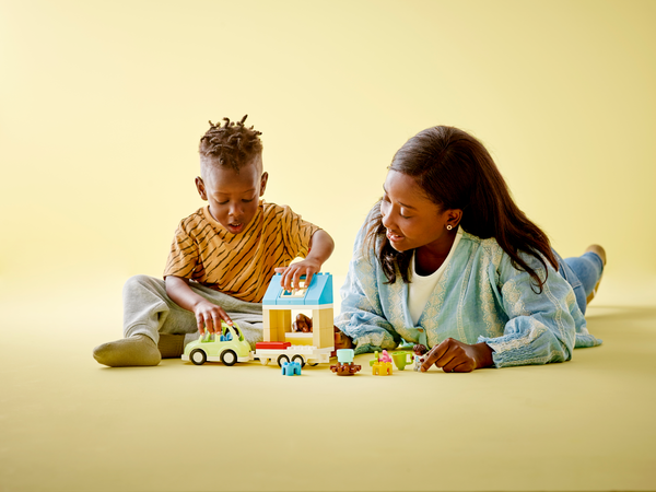 LEGO® DUPLO™ Town Family House on Wheels