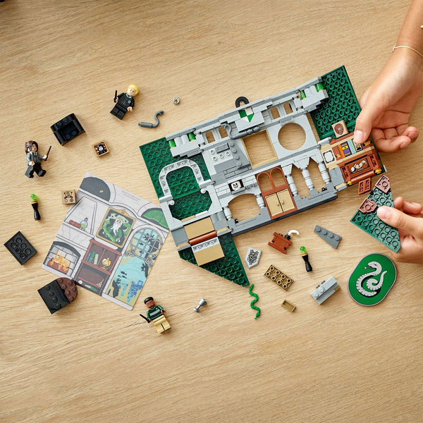 LEGO® Harry Potter™ Slytherin™ House Banner