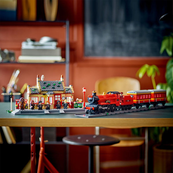 LEGO® Harry Potter™ Hogwarts Express™ & Hogsmeade™ Station