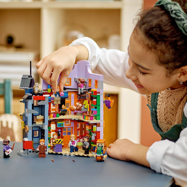 LEGO® Harry Potter™ Diagon Alley™: Weasleys’ Wizard Wheezes™