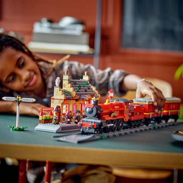 LEGO® Harry Potter™ Hogwarts Express™ & Hogsmeade™ Station