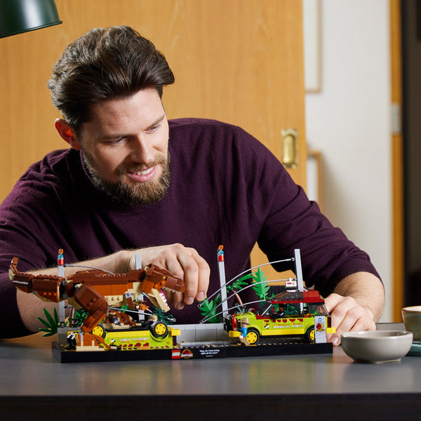 LEGO® Jurassic Park T. rex Breakout