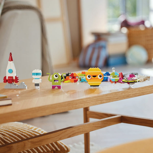 LEGO® Classic Creative Space Planets