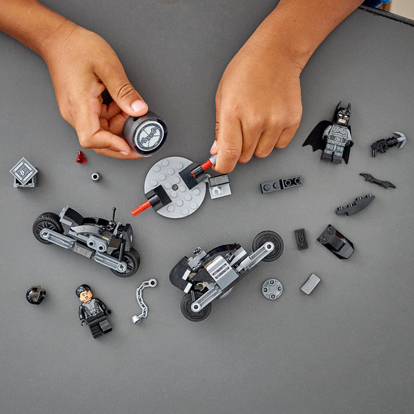 LEGO® DC Batman™ & Selina Kyle™ Motorcycle Pursuit