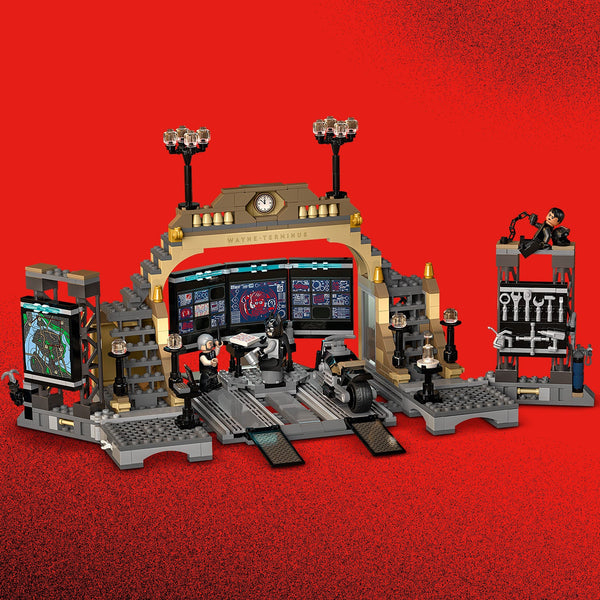 LEGO® DC Batman™ Batcave™: The Riddler™ Face-off